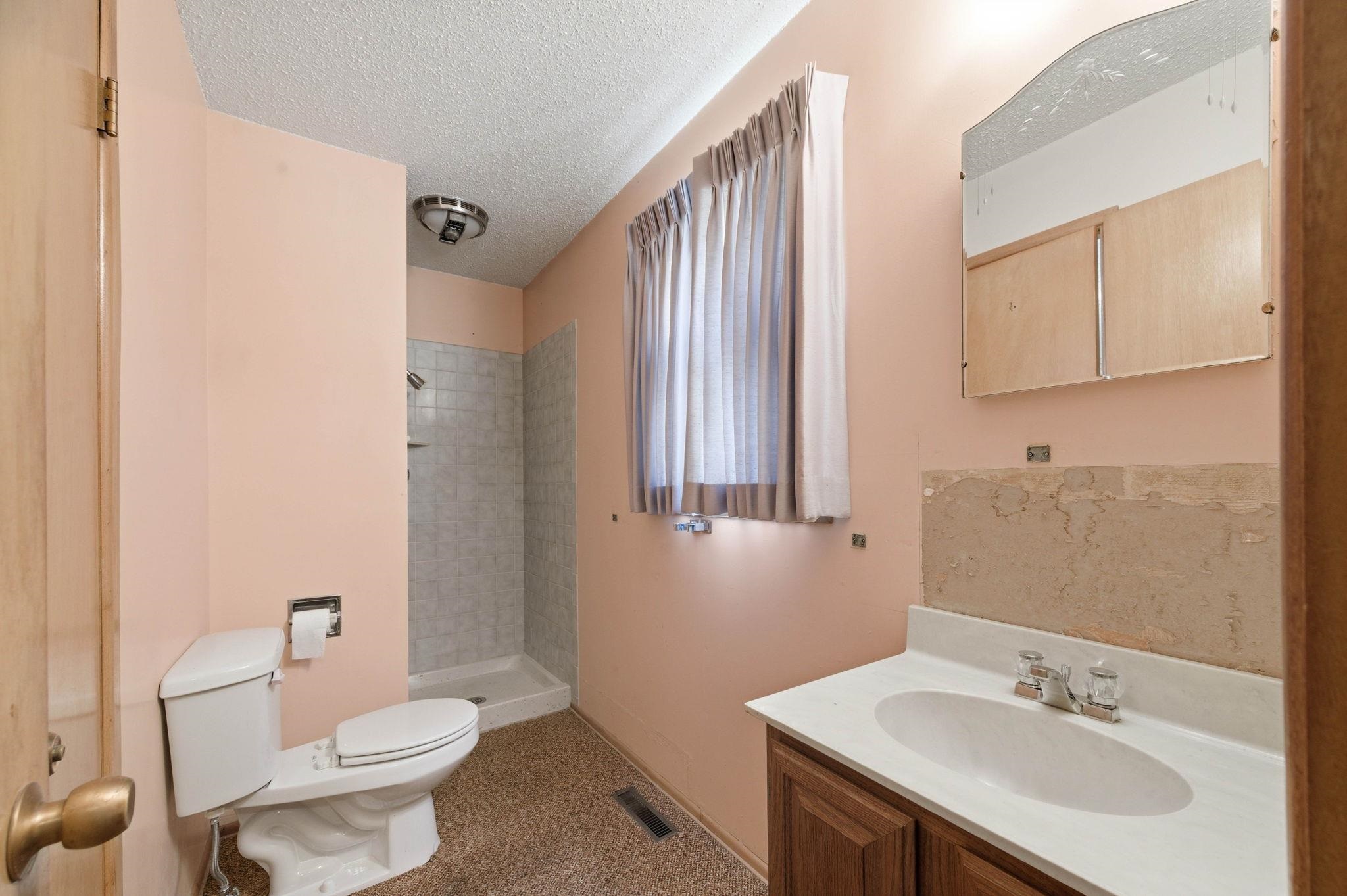 931 N Valleyview Wichita KS 67212