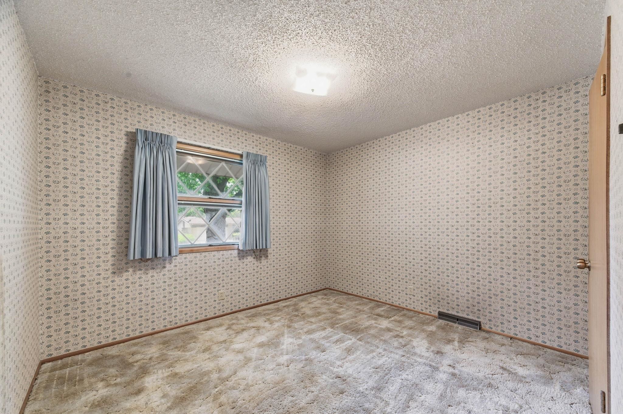 931 N Valleyview Wichita KS 67212