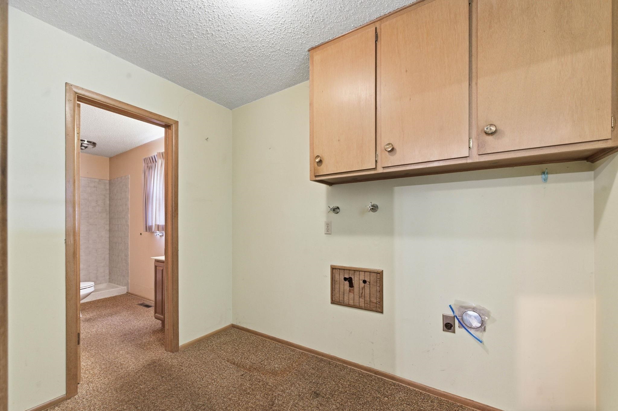 931 N Valleyview Wichita KS 67212