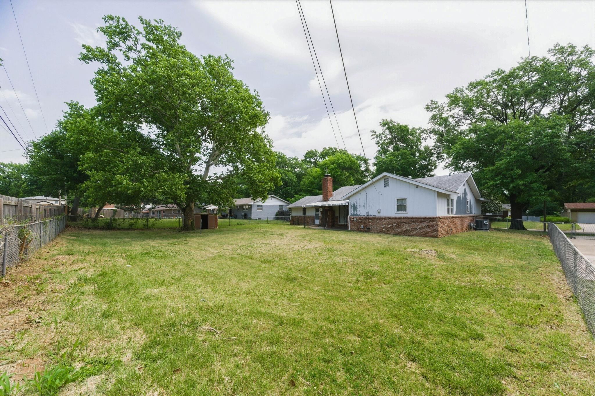 931 N Valleyview Wichita KS 67212