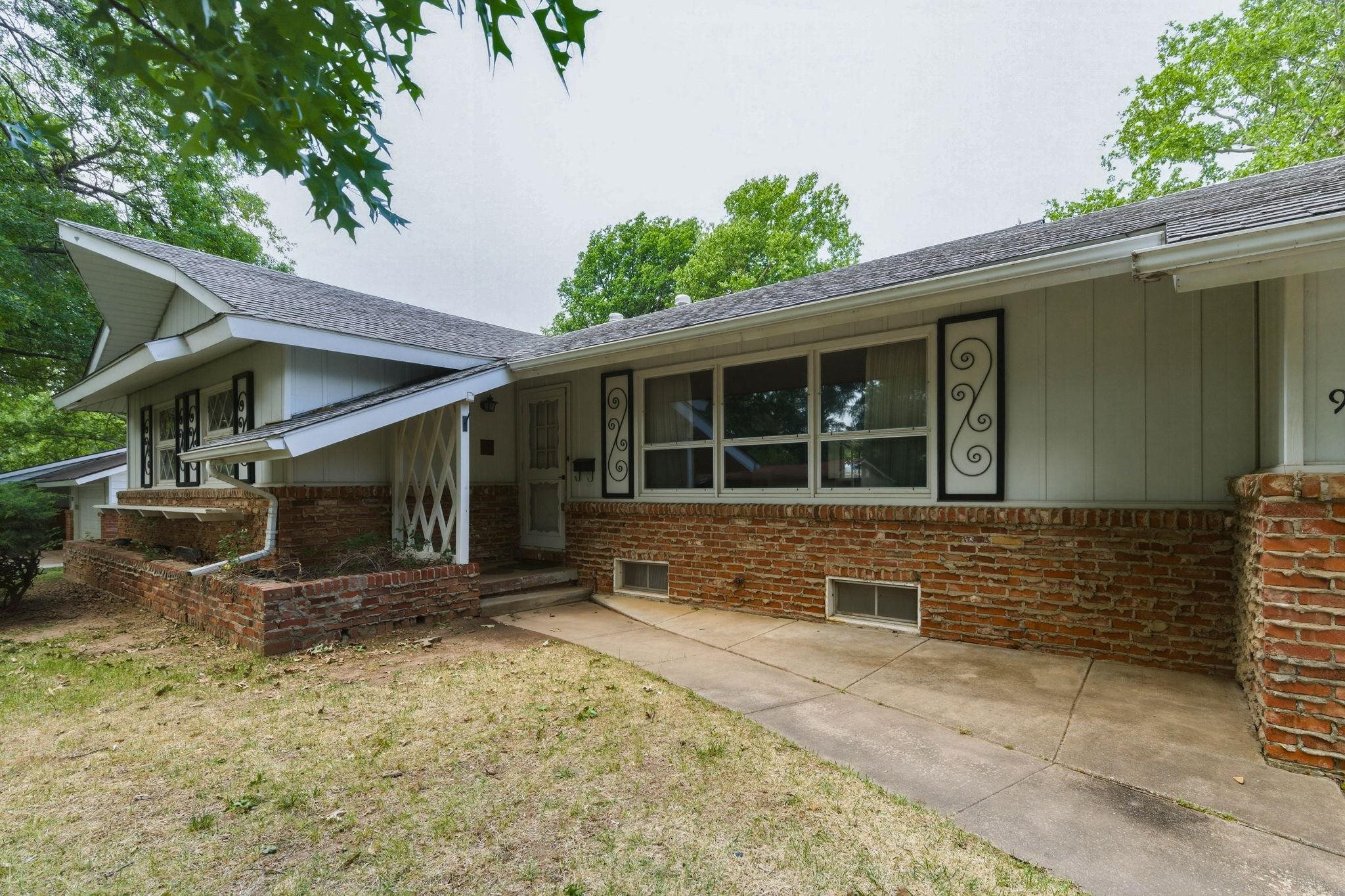 931 N Valleyview Wichita KS 67212