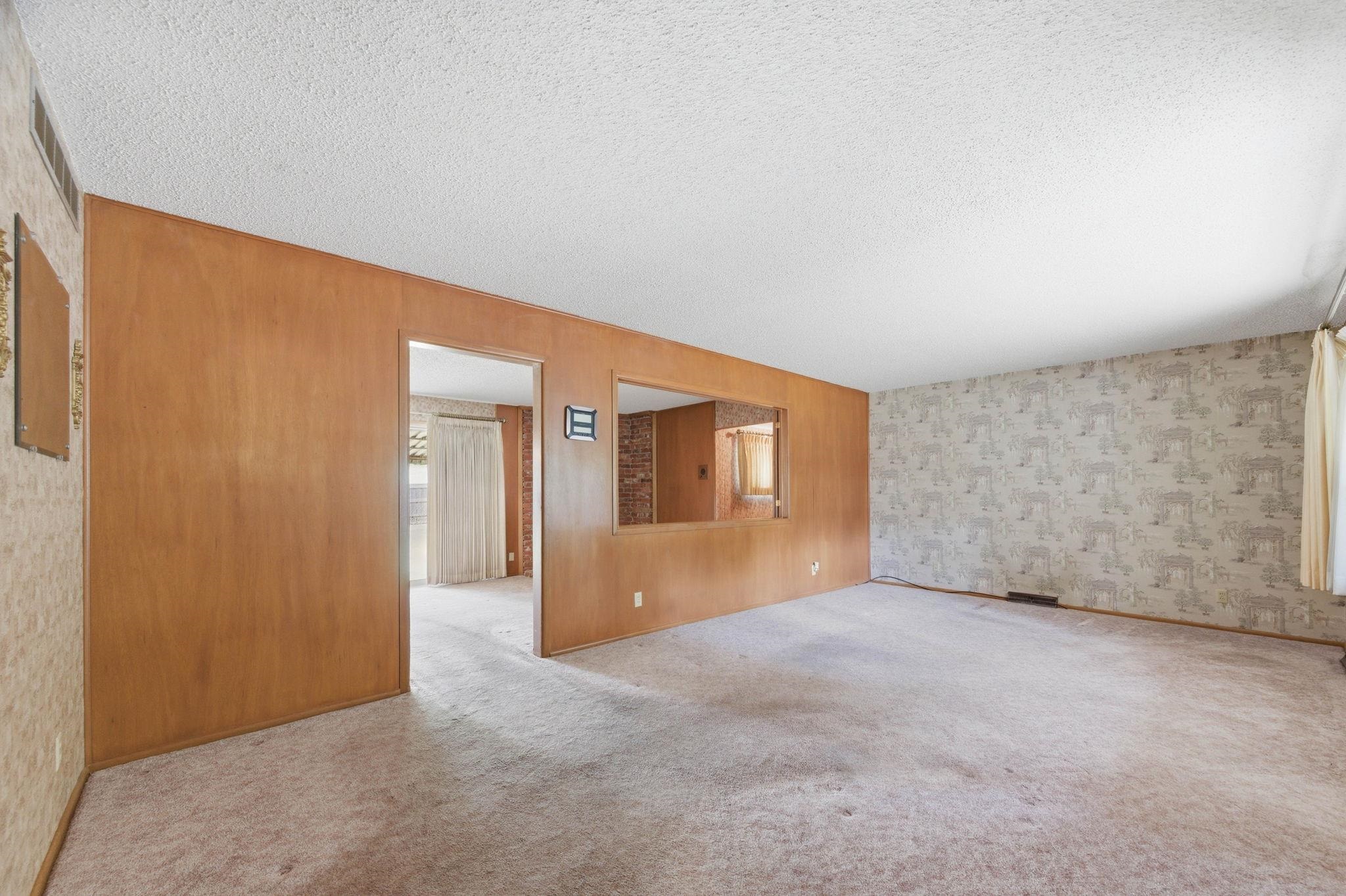 931 N Valleyview Wichita KS 67212