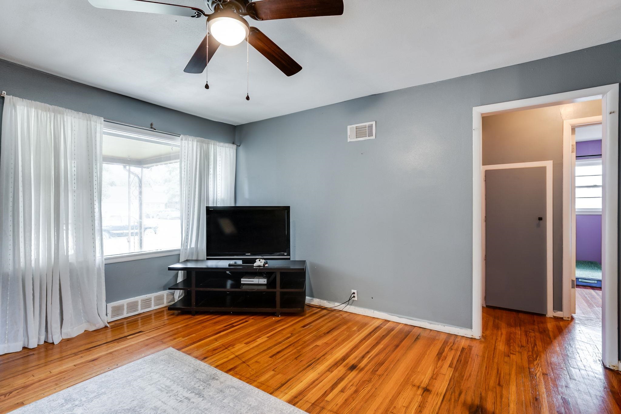 509 E 9th Belle Plaine KS 67013