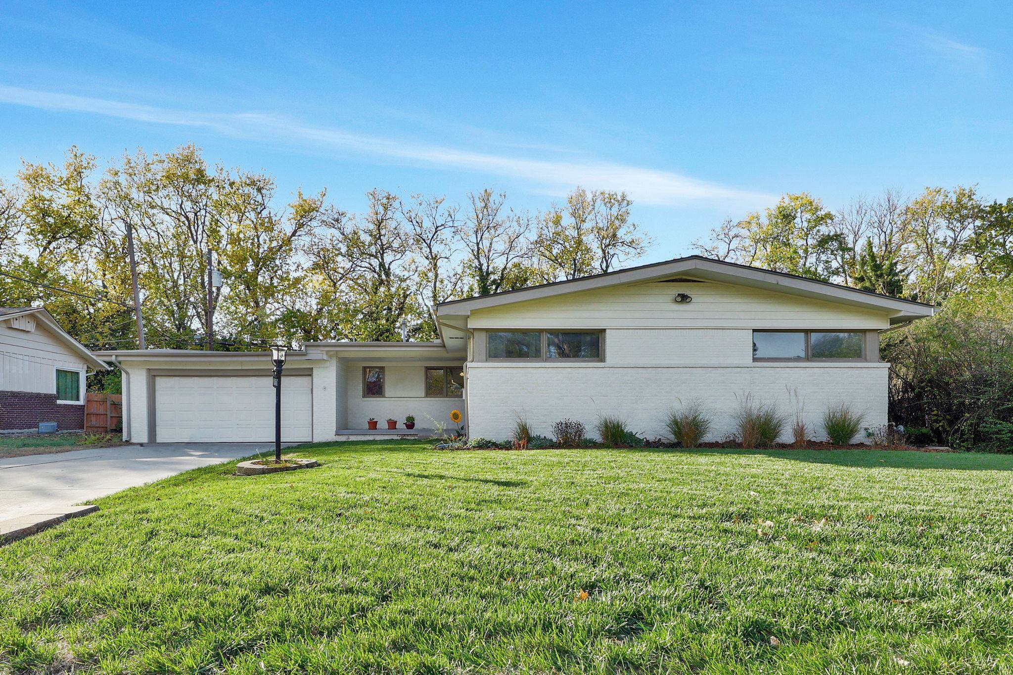 1917 N Edgemoor Wichita KS 67208