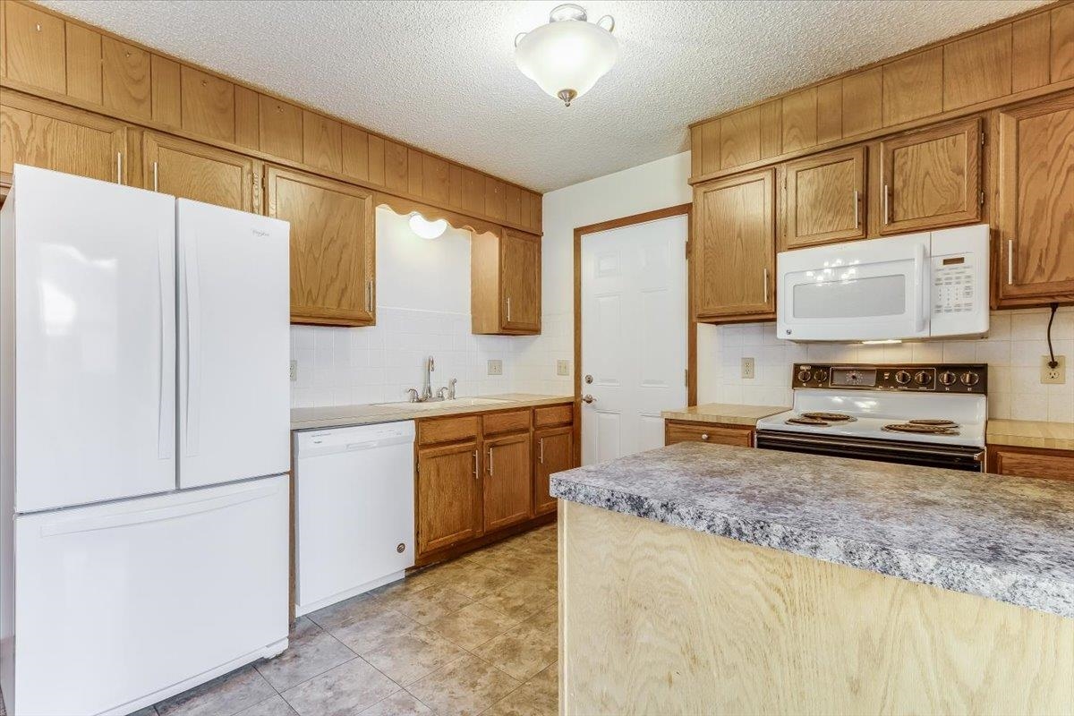 1406 N Smith Circle Wichita KS 67212-5501