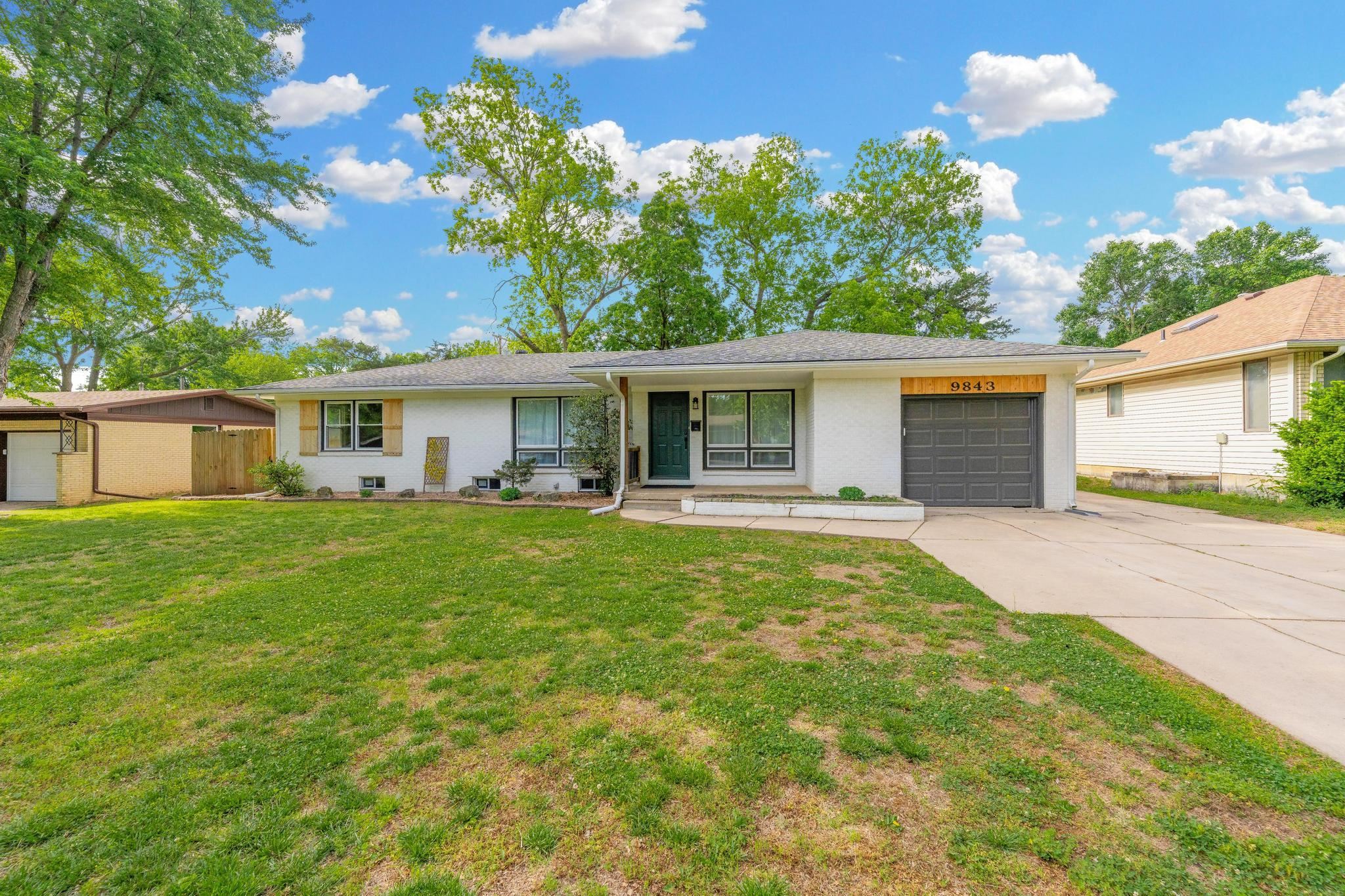9843 W Tee Lane Wichita KS 67212