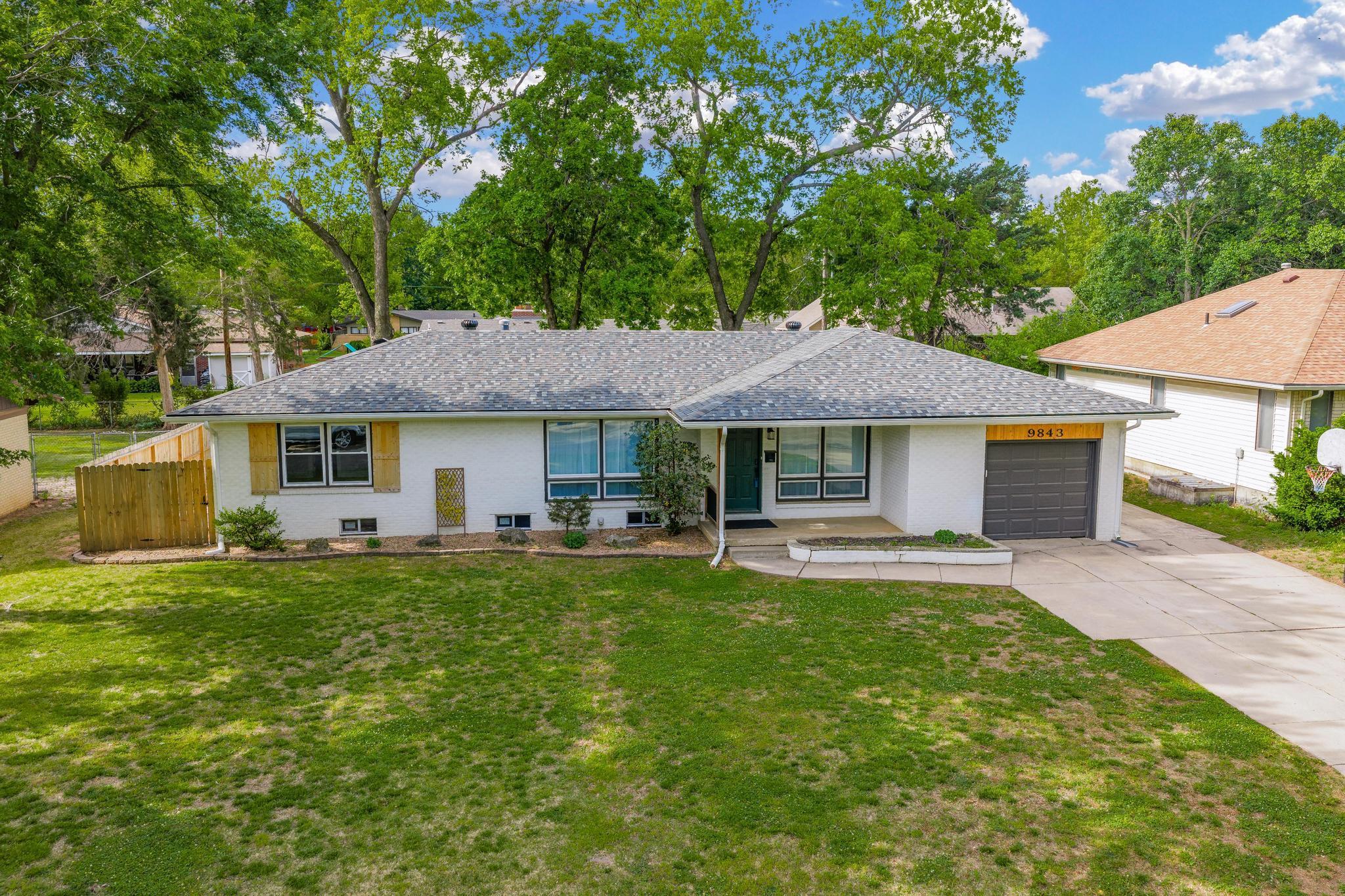 9843 W Tee Lane Wichita KS 67212