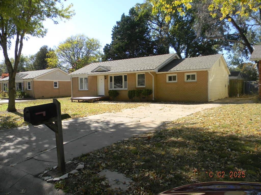 215 S Sunset Avenue Haysville KS 67060