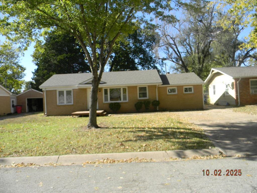 215 S Sunset Avenue Haysville KS 67060