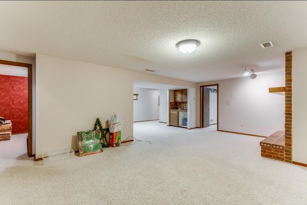 16 N Circle Drive Mulvane KS 67110