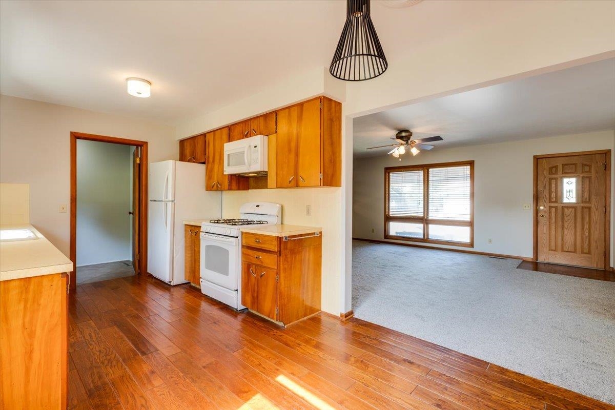 103 S Salina Haven KS 67543