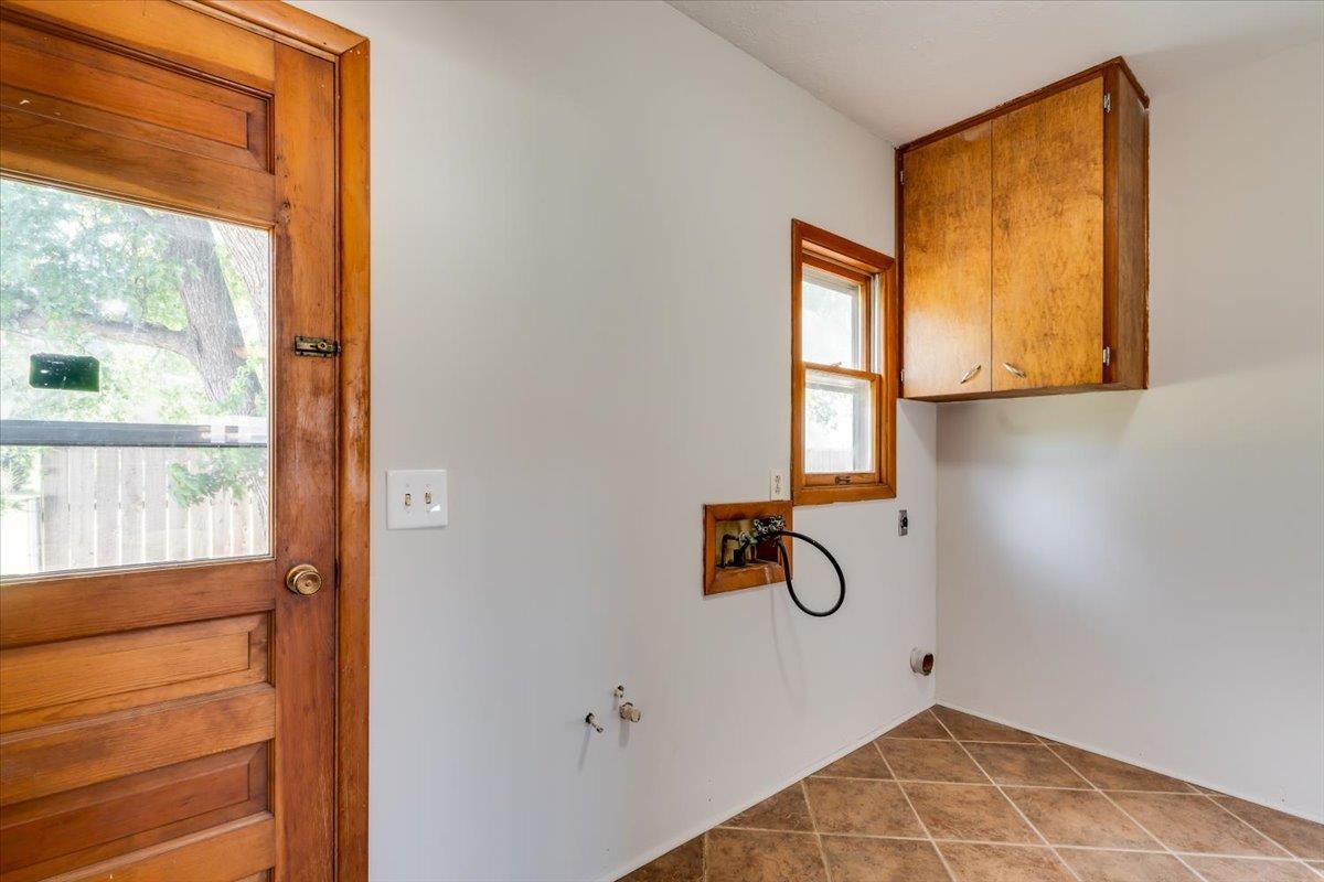 103 S Salina Haven KS 67543