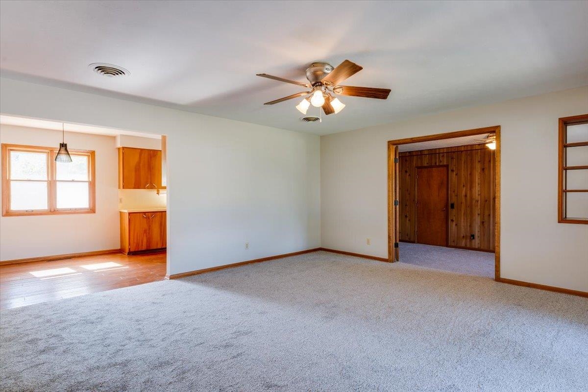 103 S Salina Haven KS 67543