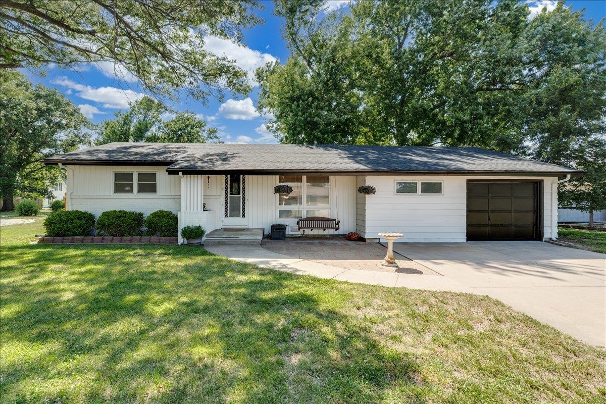 103 S Salina Haven KS 67543