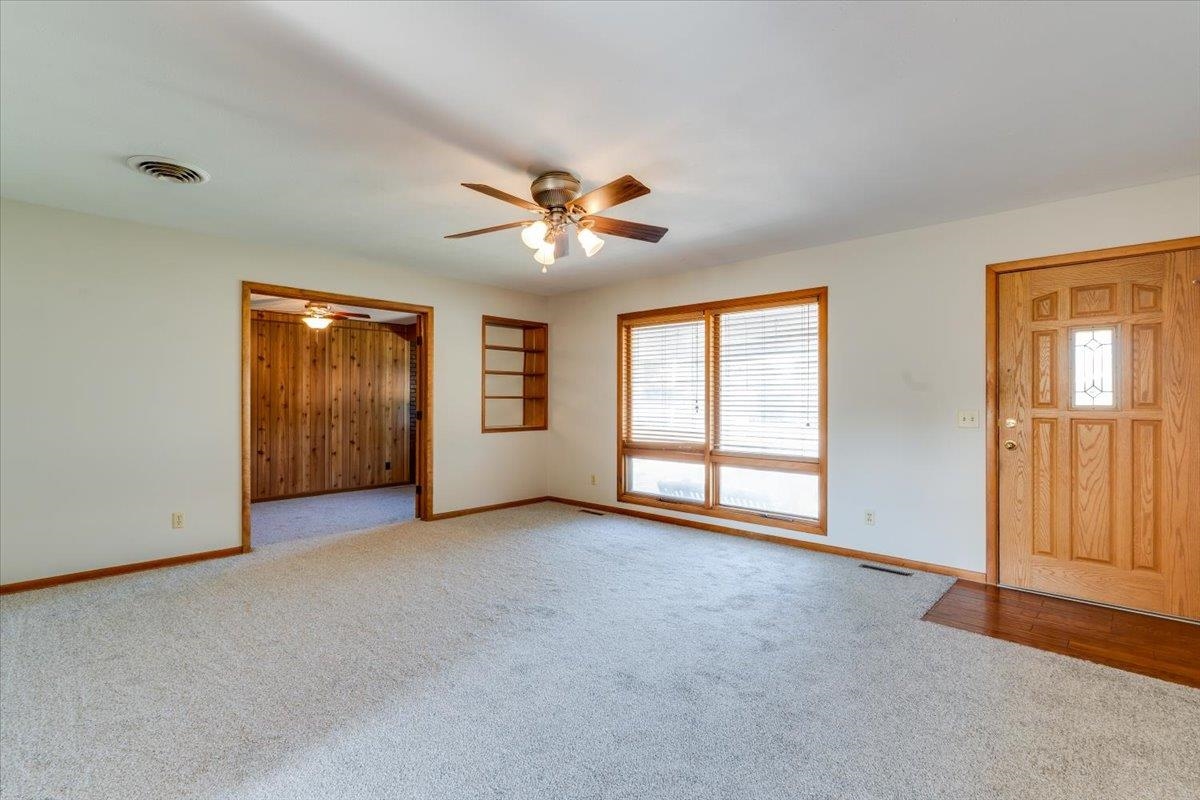 103 S Salina Haven KS 67543