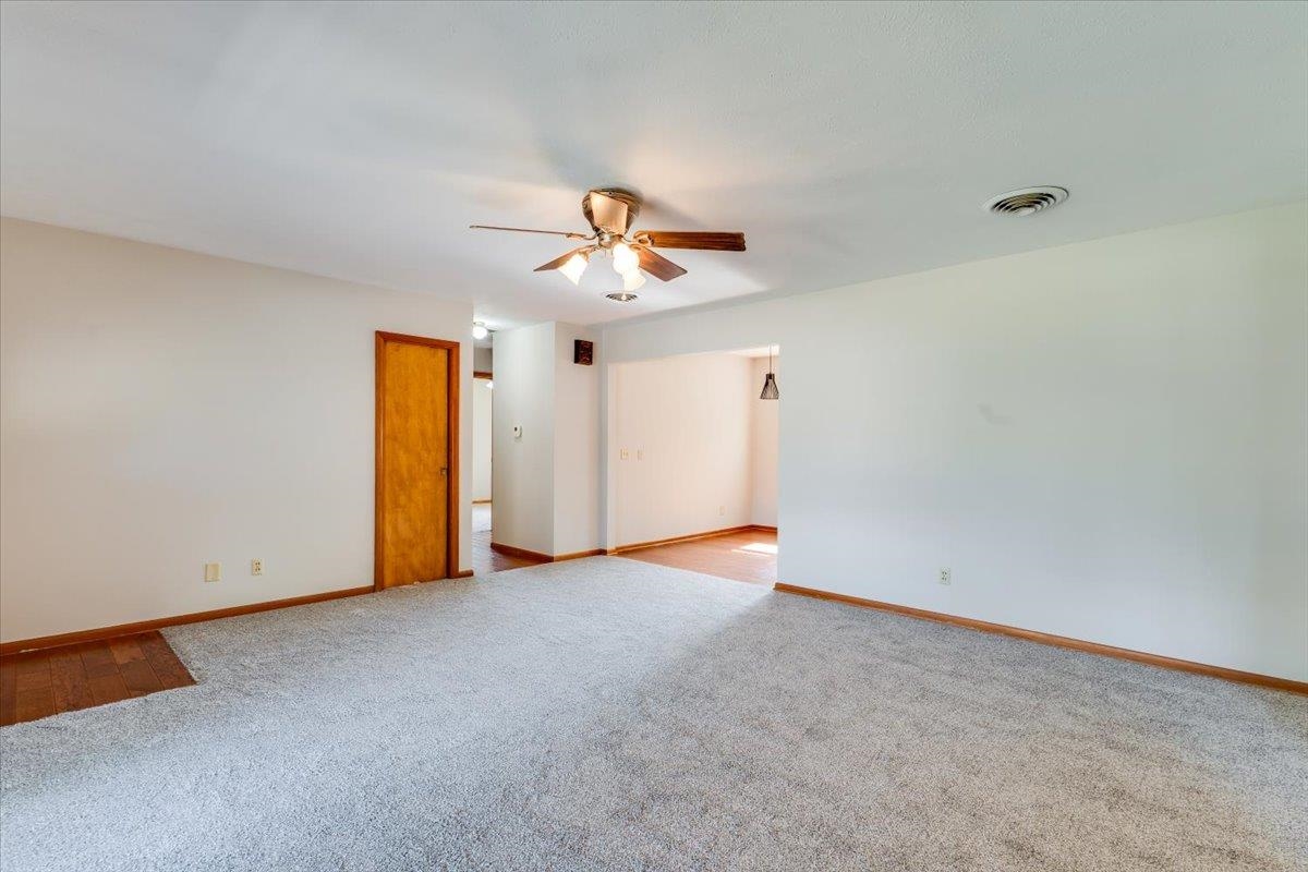 103 S Salina Haven KS 67543