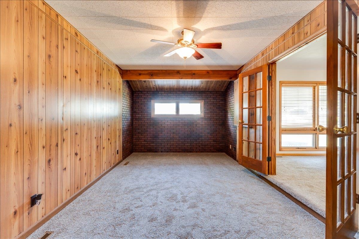 103 S Salina Haven KS 67543