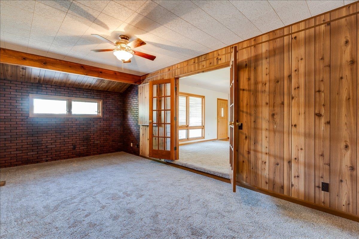 103 S Salina Haven KS 67543