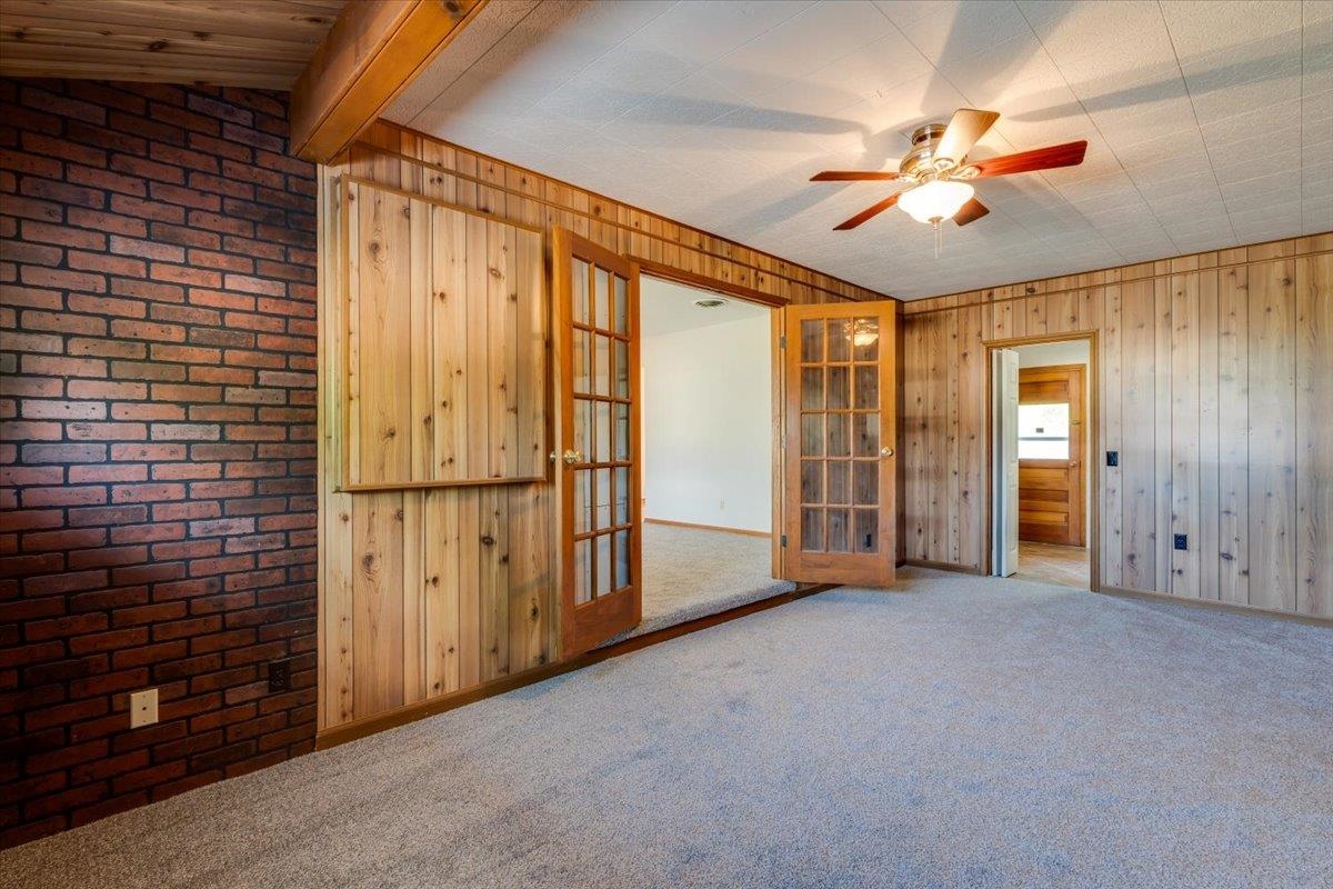103 S Salina Haven KS 67543
