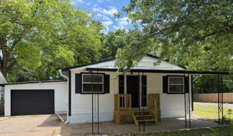 1520 Frankfort Winfield KS 67156