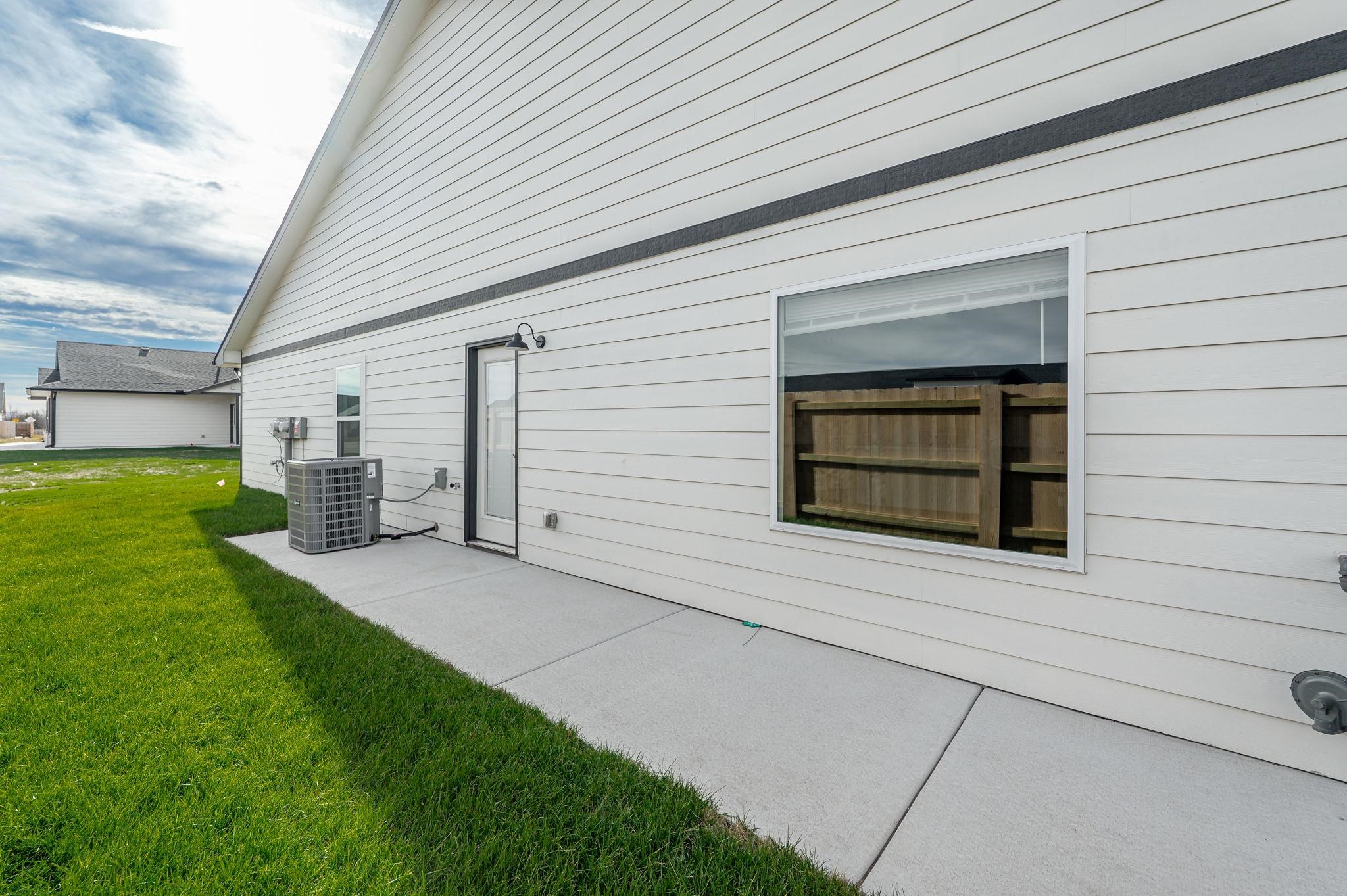 473 E Harper Street Valley Center KS 67147-8948
