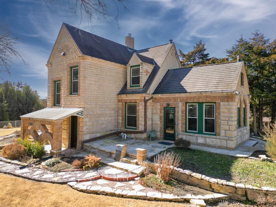 1702 Simpson Avenue Winfield KS 67156