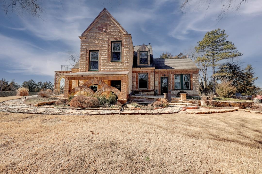1702 Simpson Avenue Winfield KS 67156