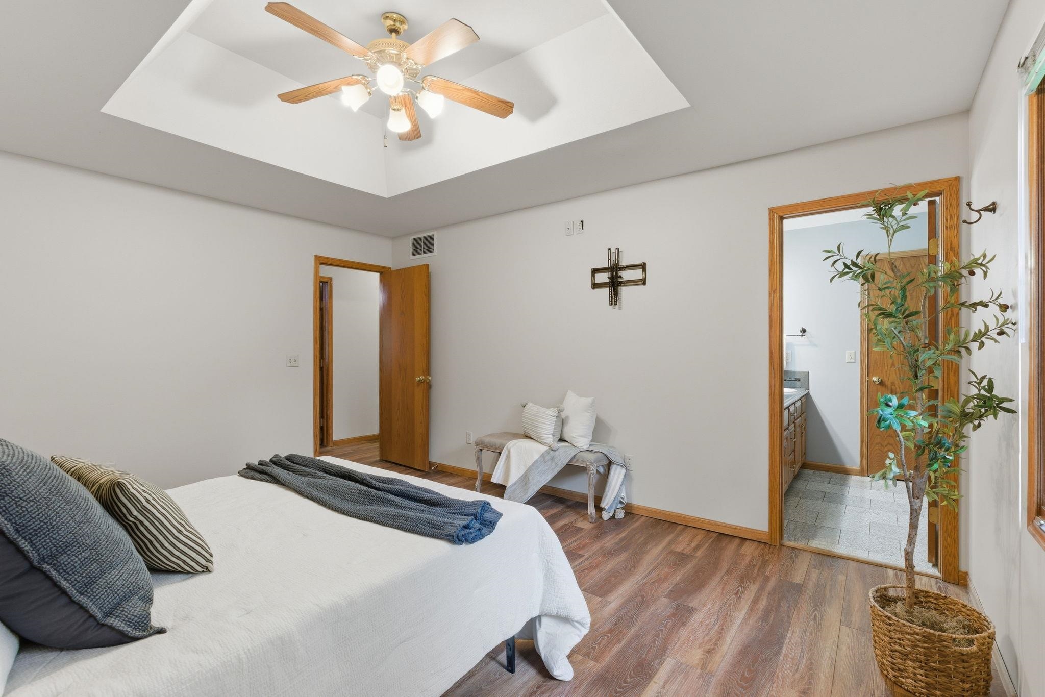 319 N Bay Country Court Wichita KS 67235
