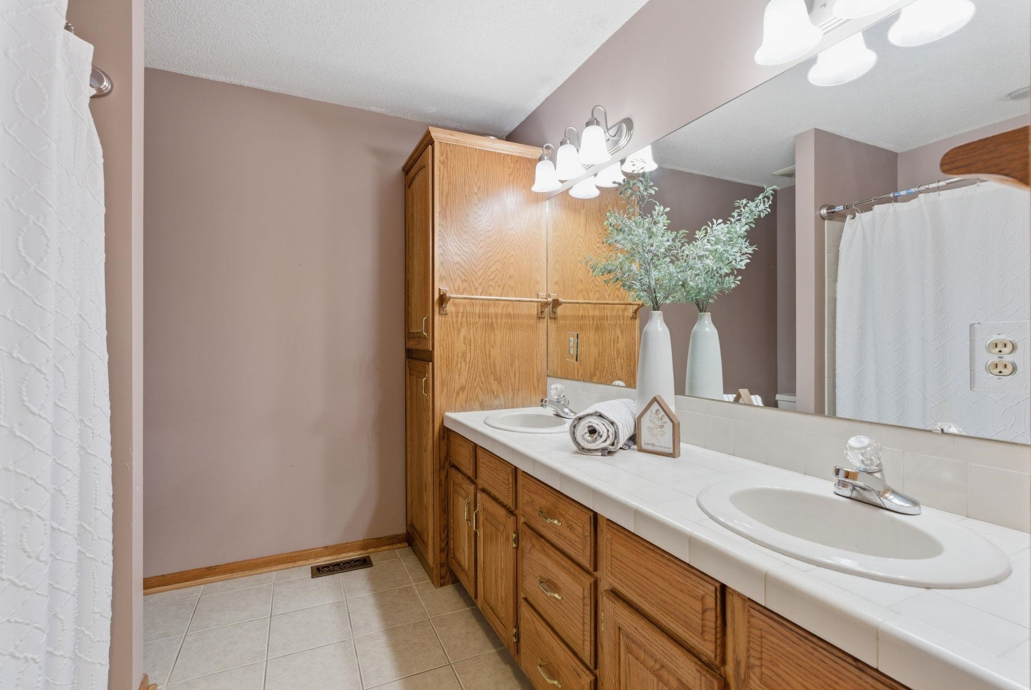 319 N Bay Country Court Wichita KS 67235