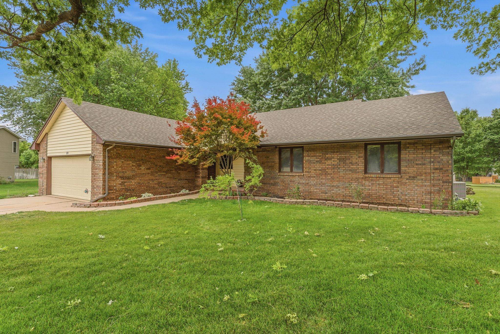 319 N Bay Country Court Wichita KS 67235
