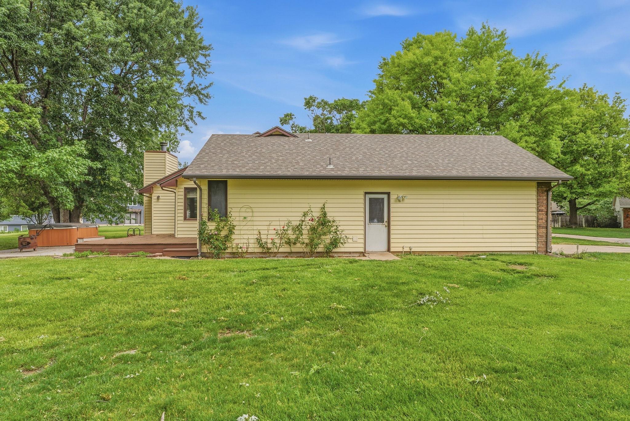 319 N Bay Country Court Wichita KS 67235