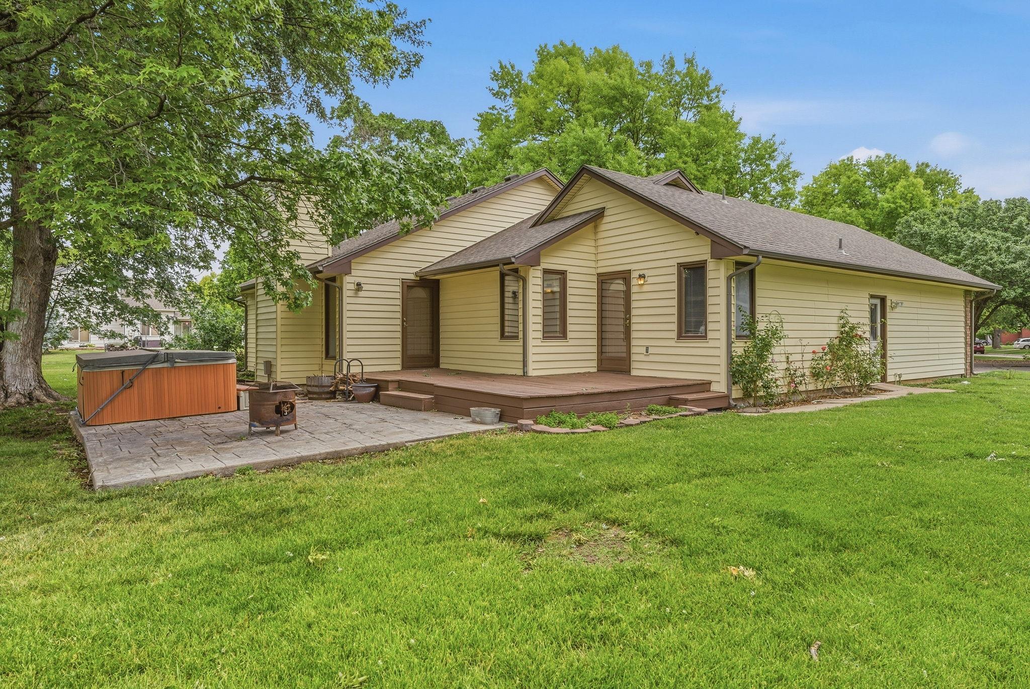 319 N Bay Country Court Wichita KS 67235