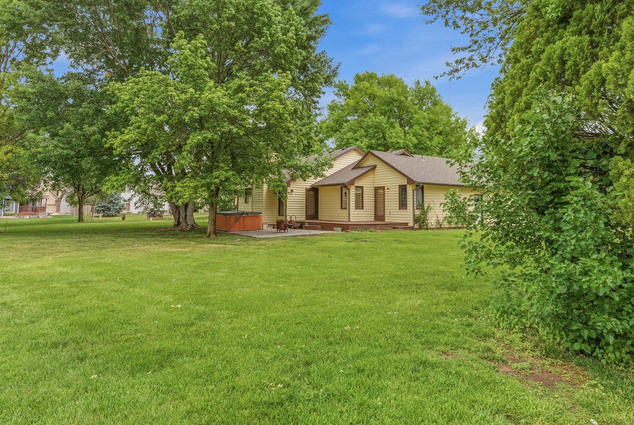 319 N Bay Country Court Wichita KS 67235