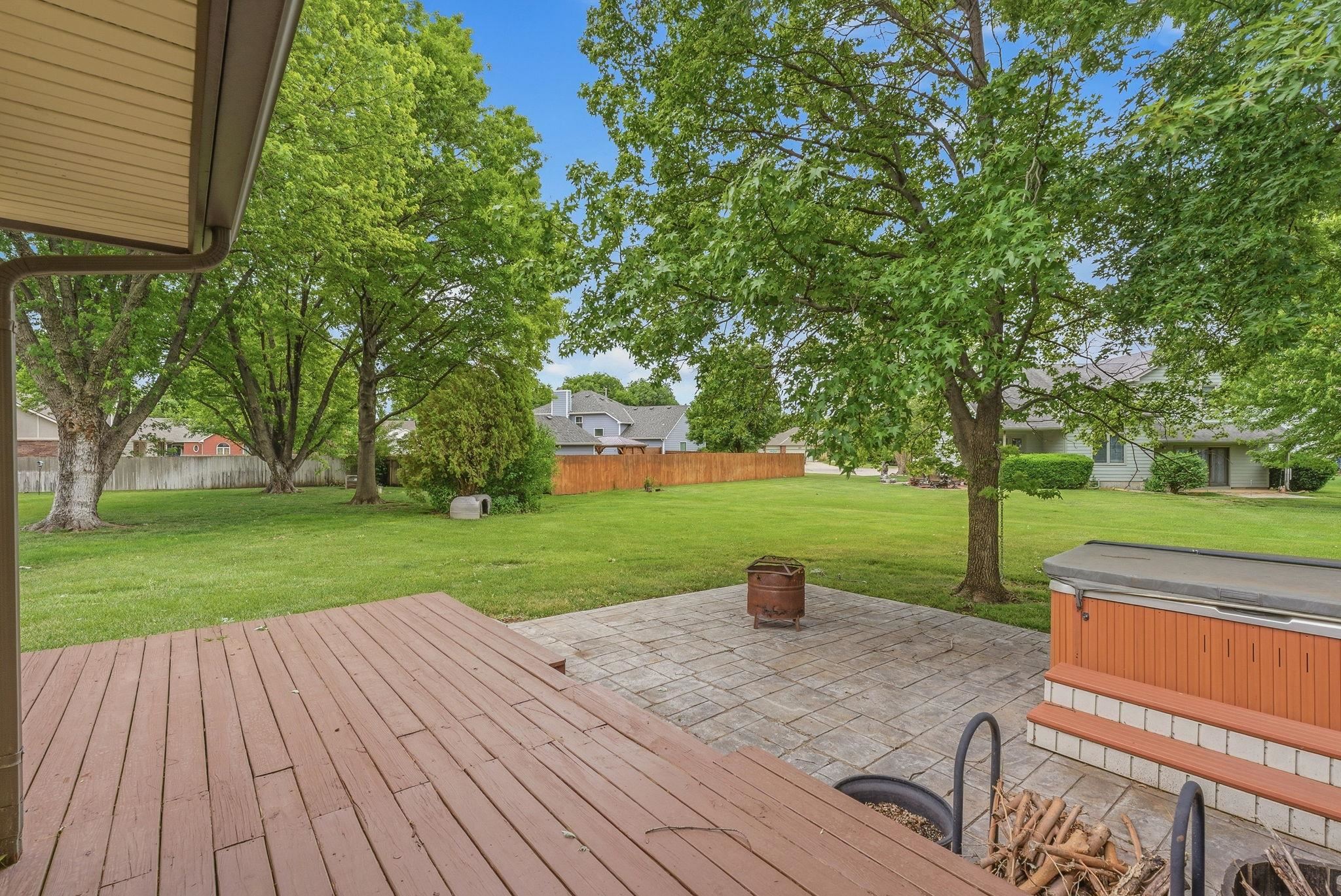 319 N Bay Country Court Wichita KS 67235
