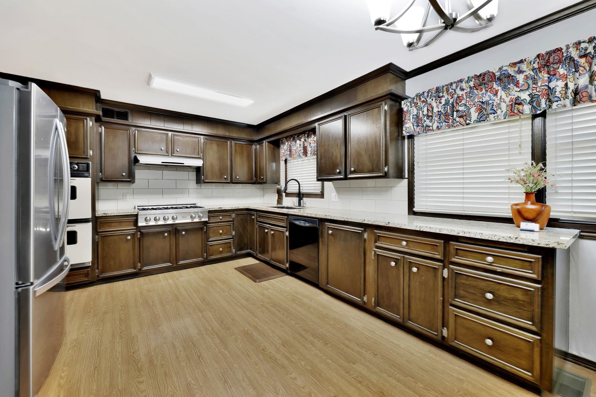 1118 E Oakwood Court Derby KS 67037