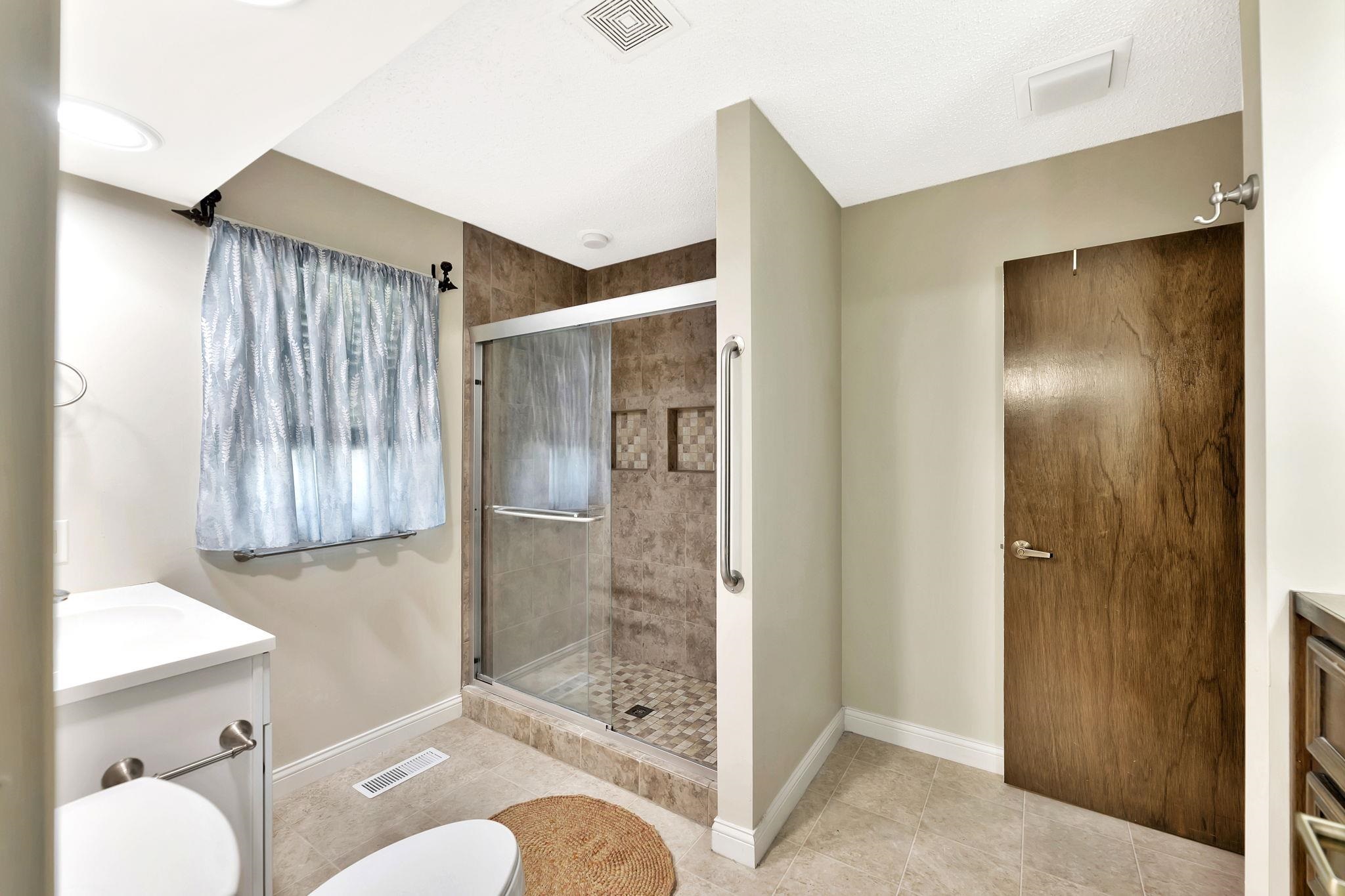 1118 E Oakwood Court Derby KS 67037