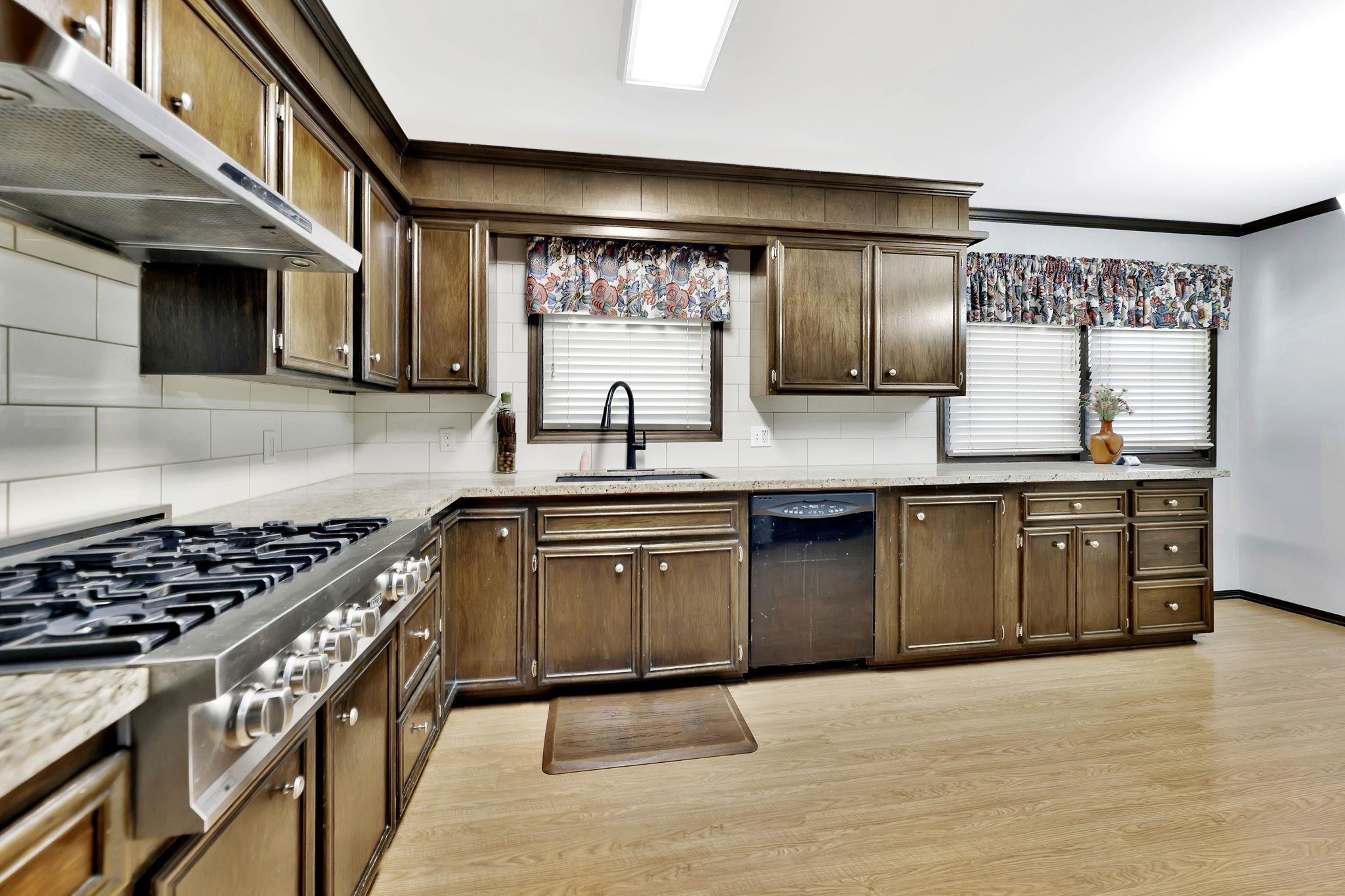 1118 E Oakwood Court Derby KS 67037