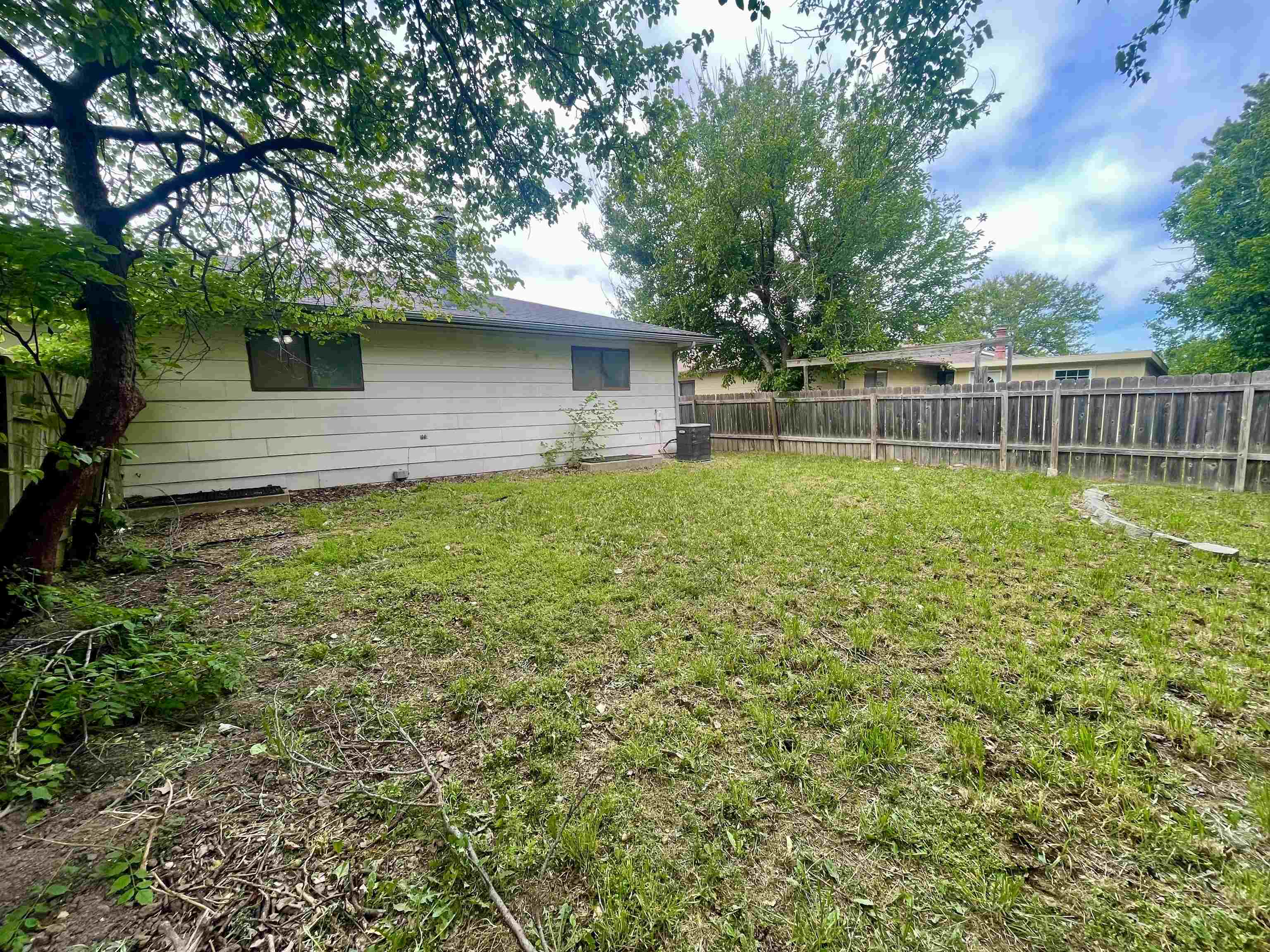 2156 S White Oak Drive Wichita KS 67207
