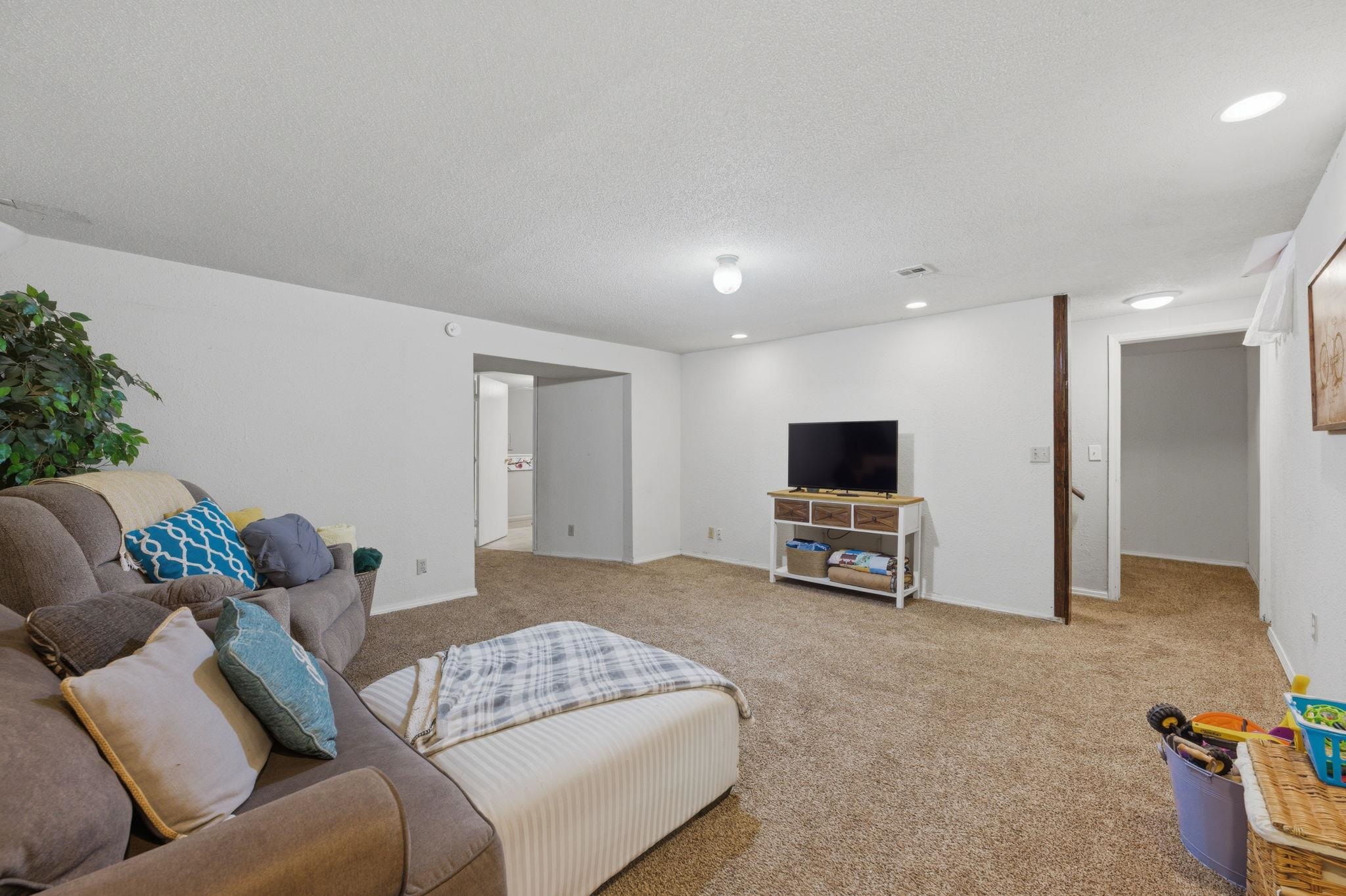 1121 N Hazelwood Lane Wichita KS 67212