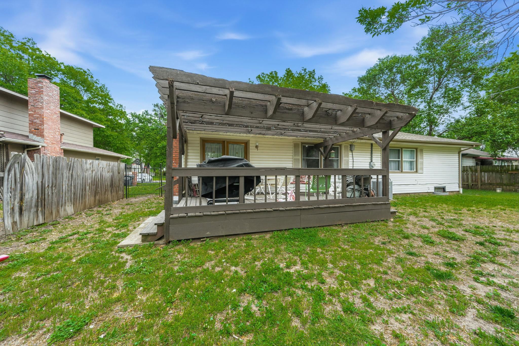 1121 N Hazelwood Lane Wichita KS 67212