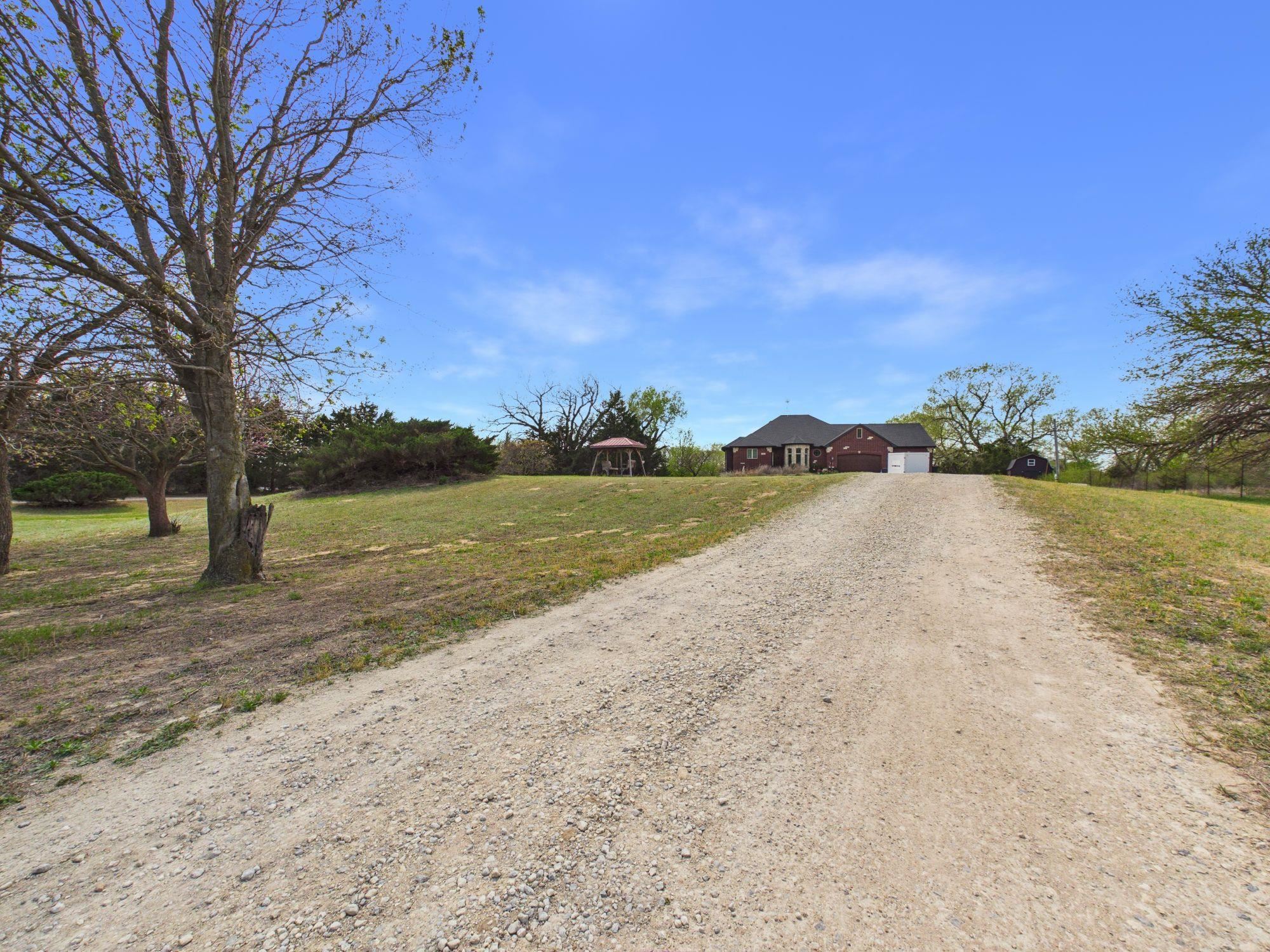 22015 W 101st Street N Mount Hope KS 67108