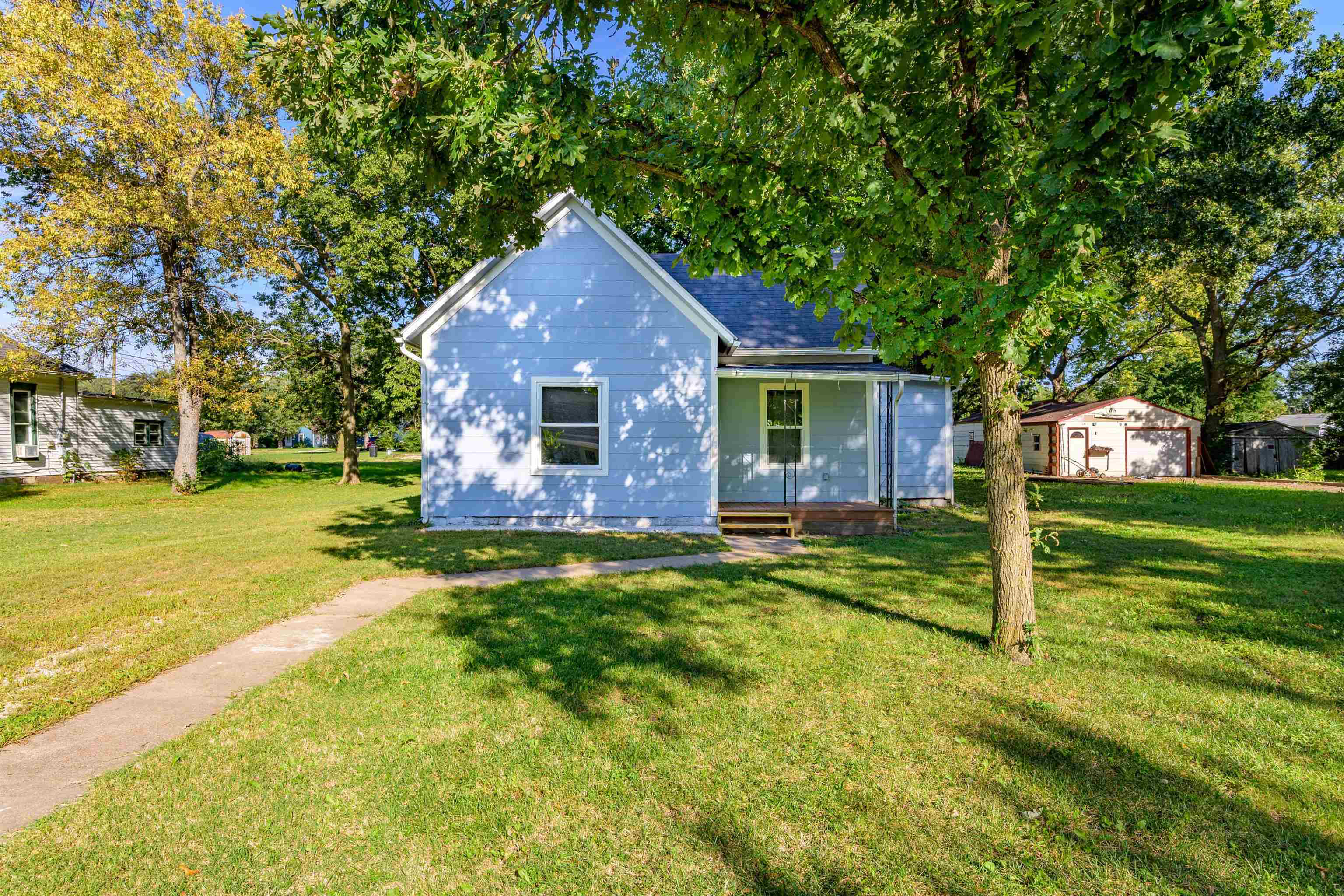 210 S Cedar Marion KS 66861-1328
