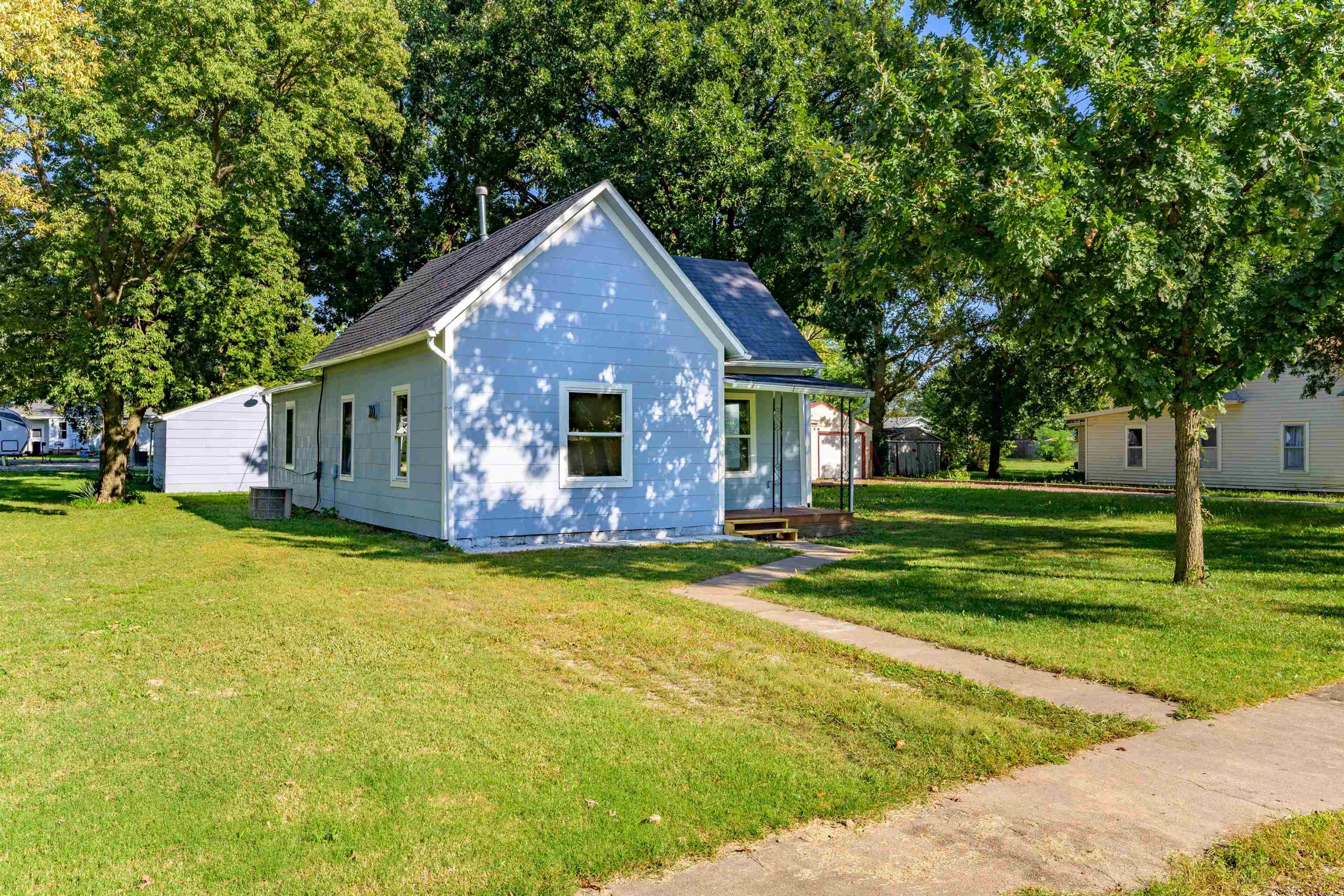 210 S Cedar Marion KS 66861-1328
