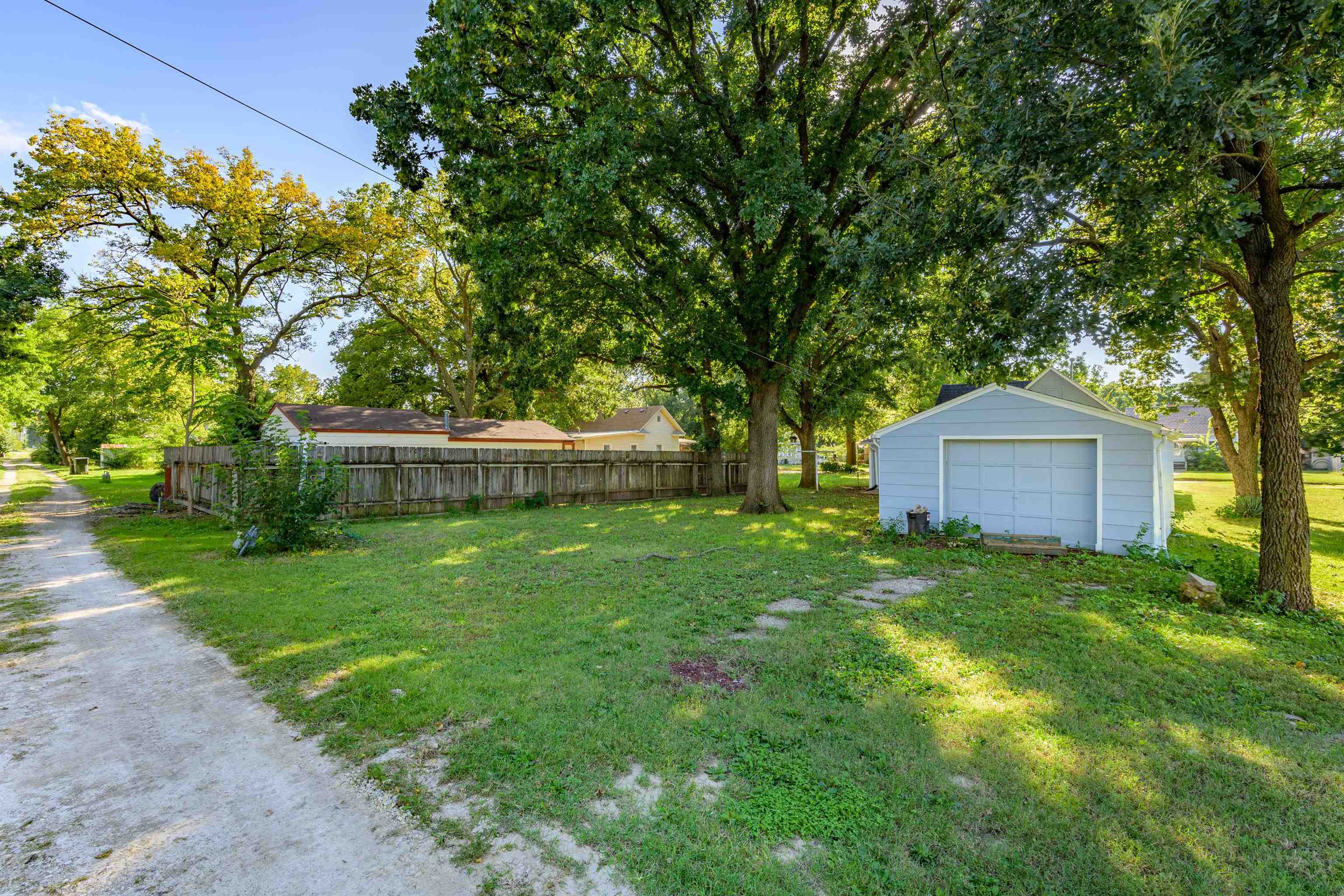 210 S Cedar Marion KS 66861-1328