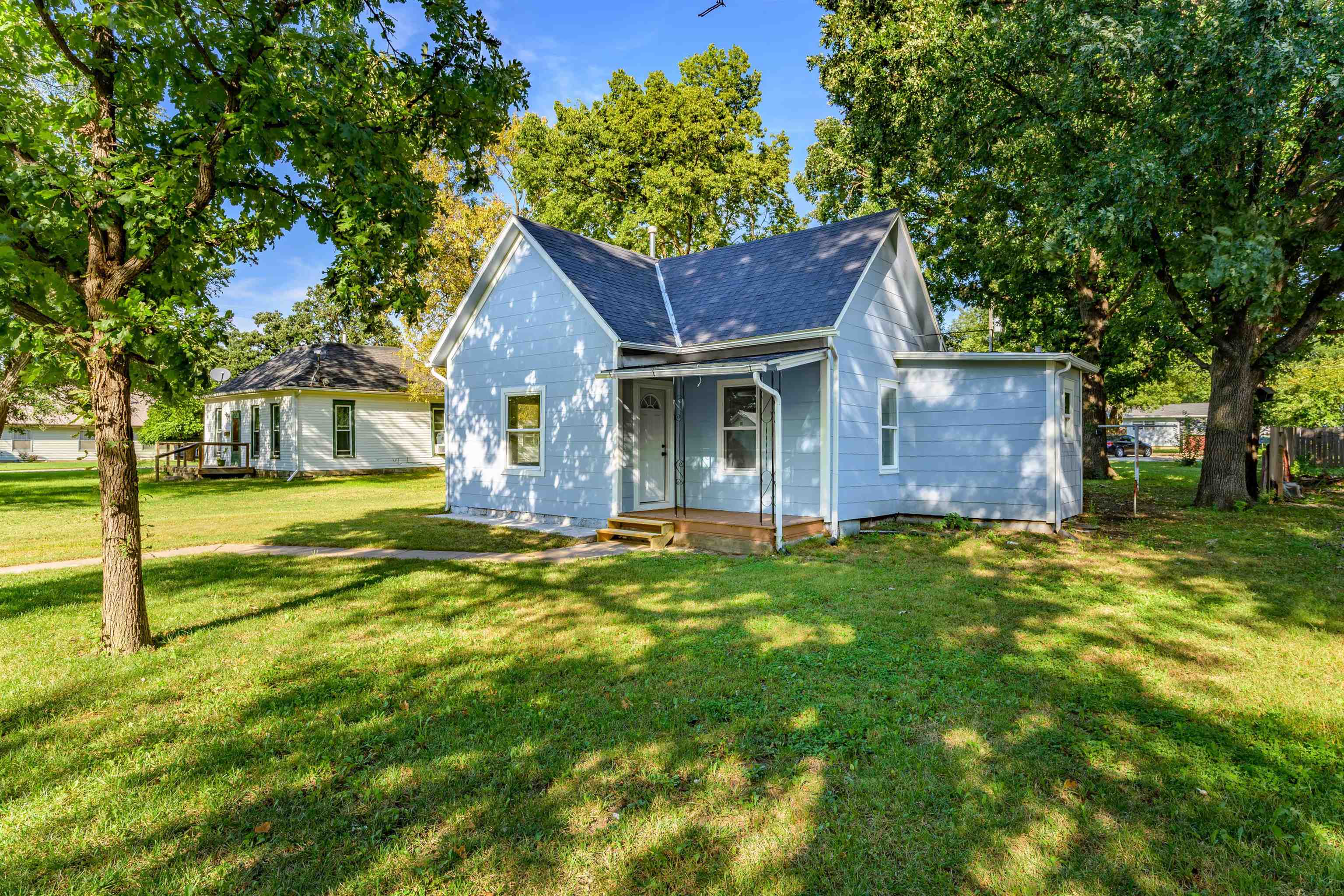 210 S Cedar Marion KS 66861-1328