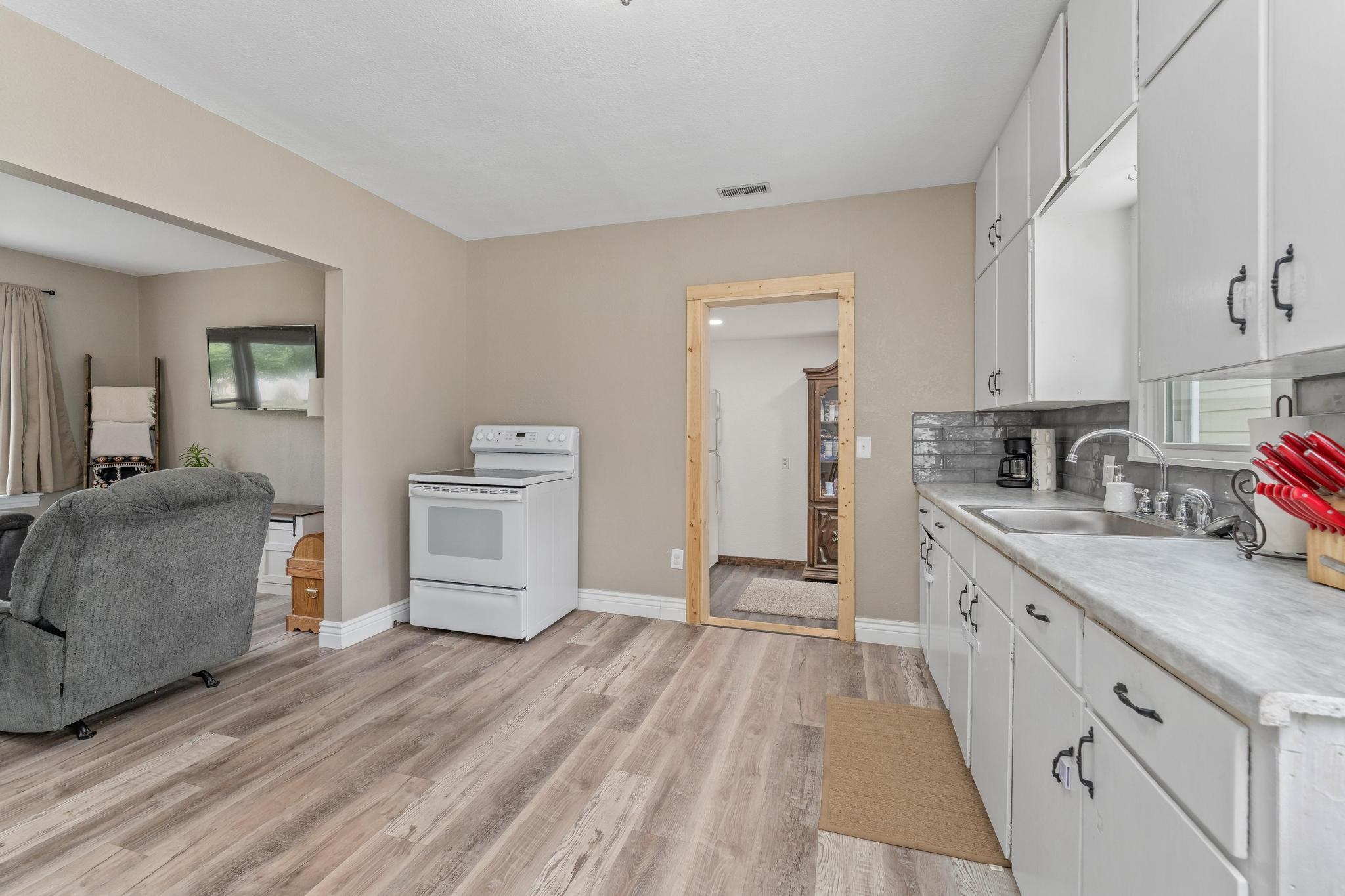 320 N Poplar Douglass KS 67039