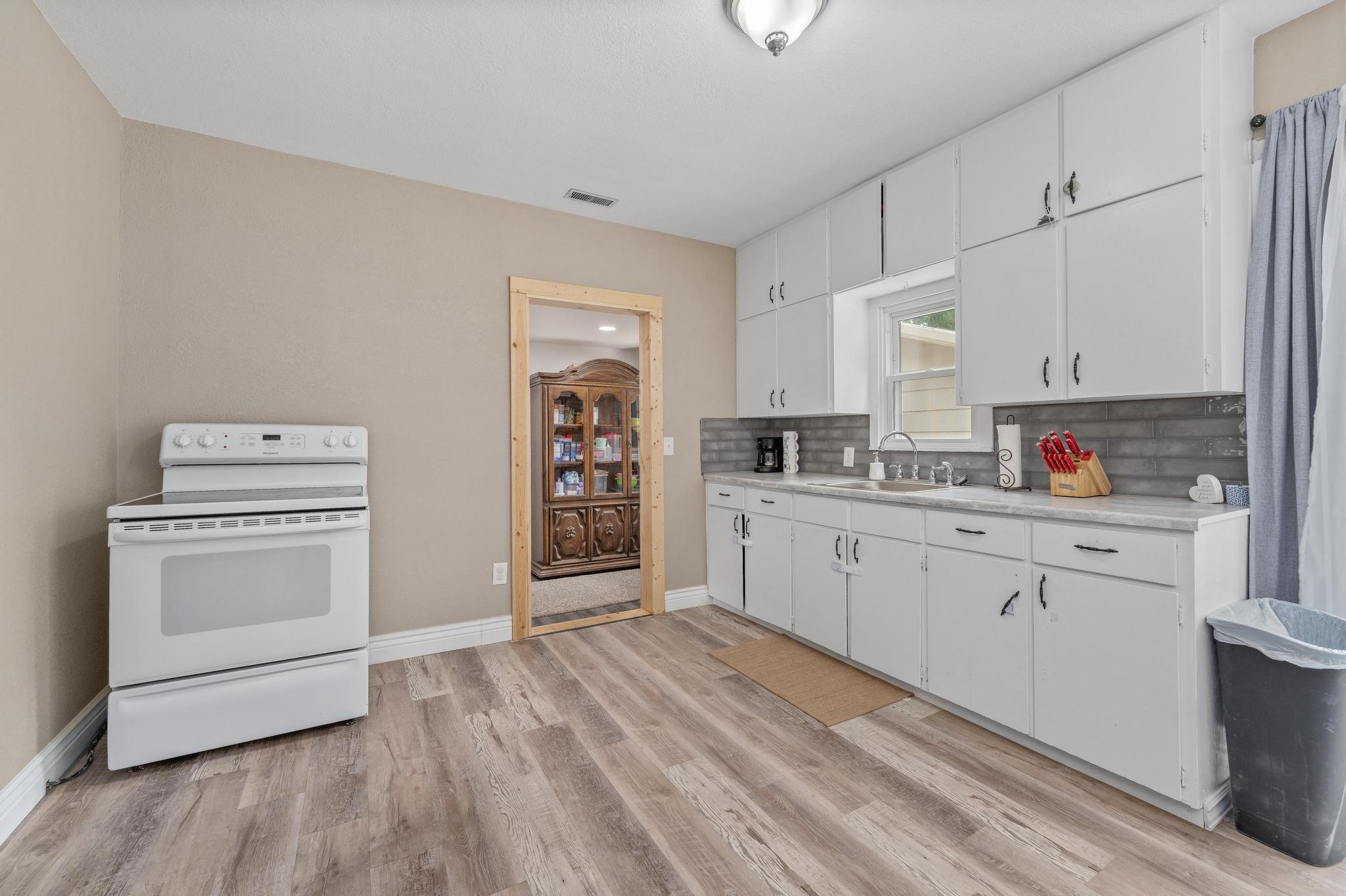 320 N Poplar Douglass KS 67039