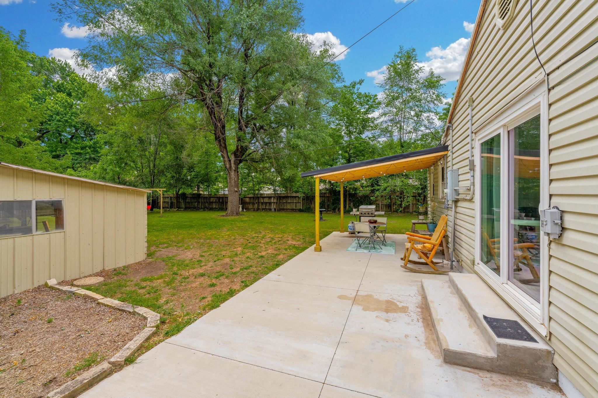 320 N Poplar Douglass KS 67039