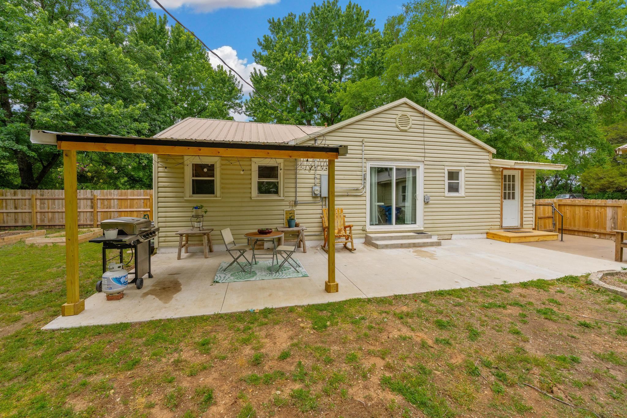 320 N Poplar Douglass KS 67039