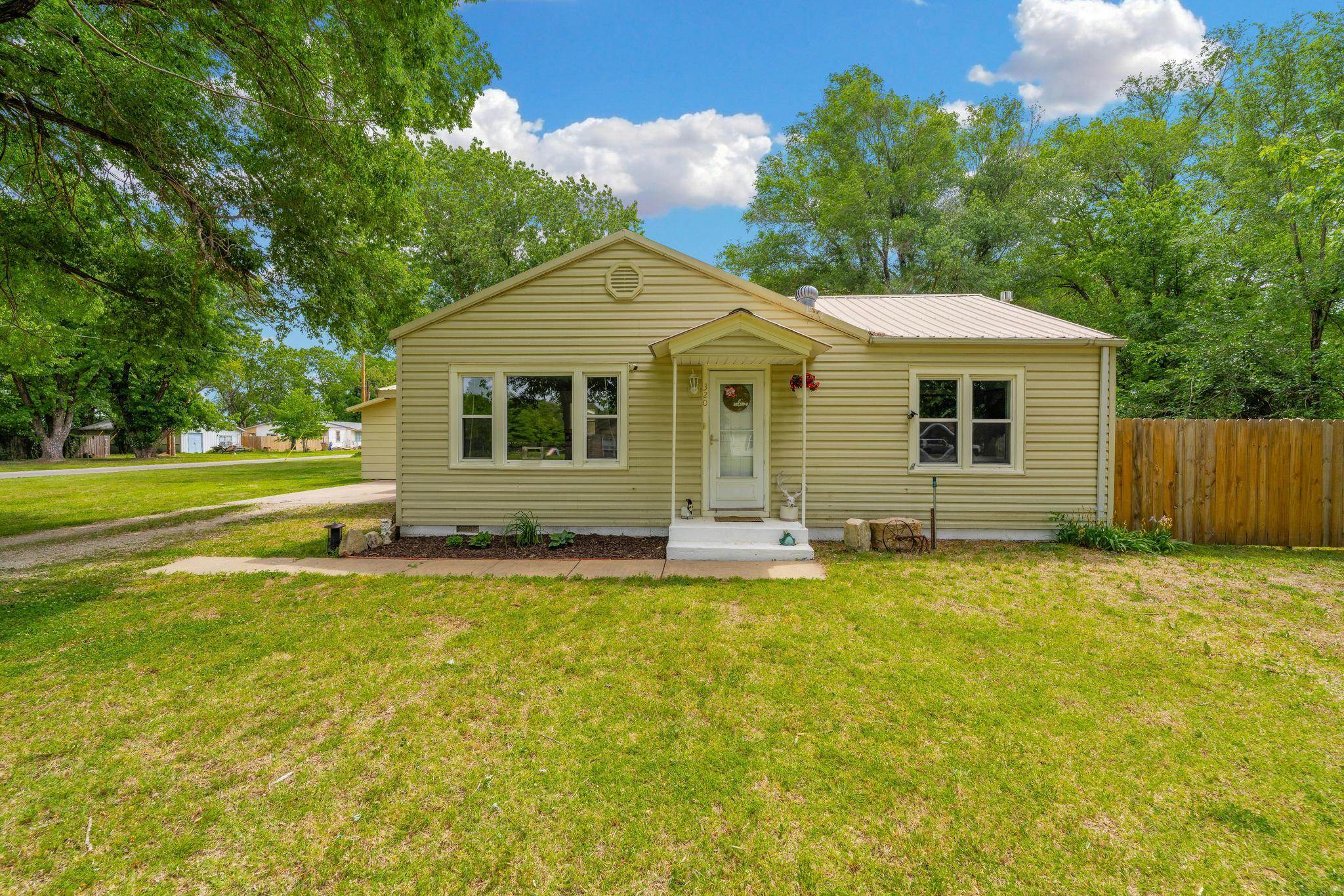 320 N Poplar Douglass KS 67039